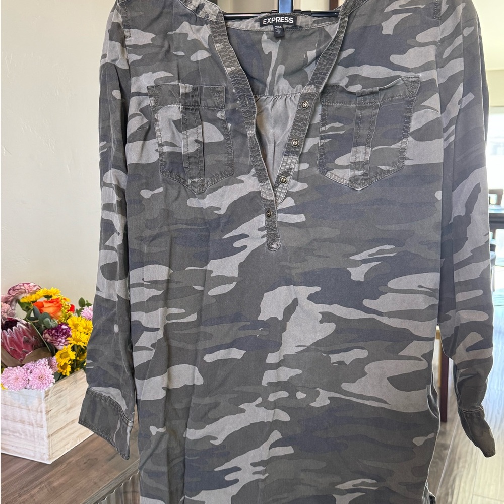Express Camouflage Buttoned Top